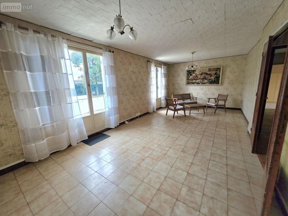 Maison de plain-pied de 93m² sur terrain clos de 596 m²<....
