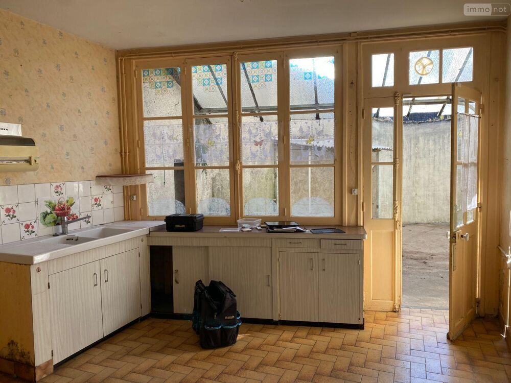 Une maison de bourg à restaurer proche de tous les comme....