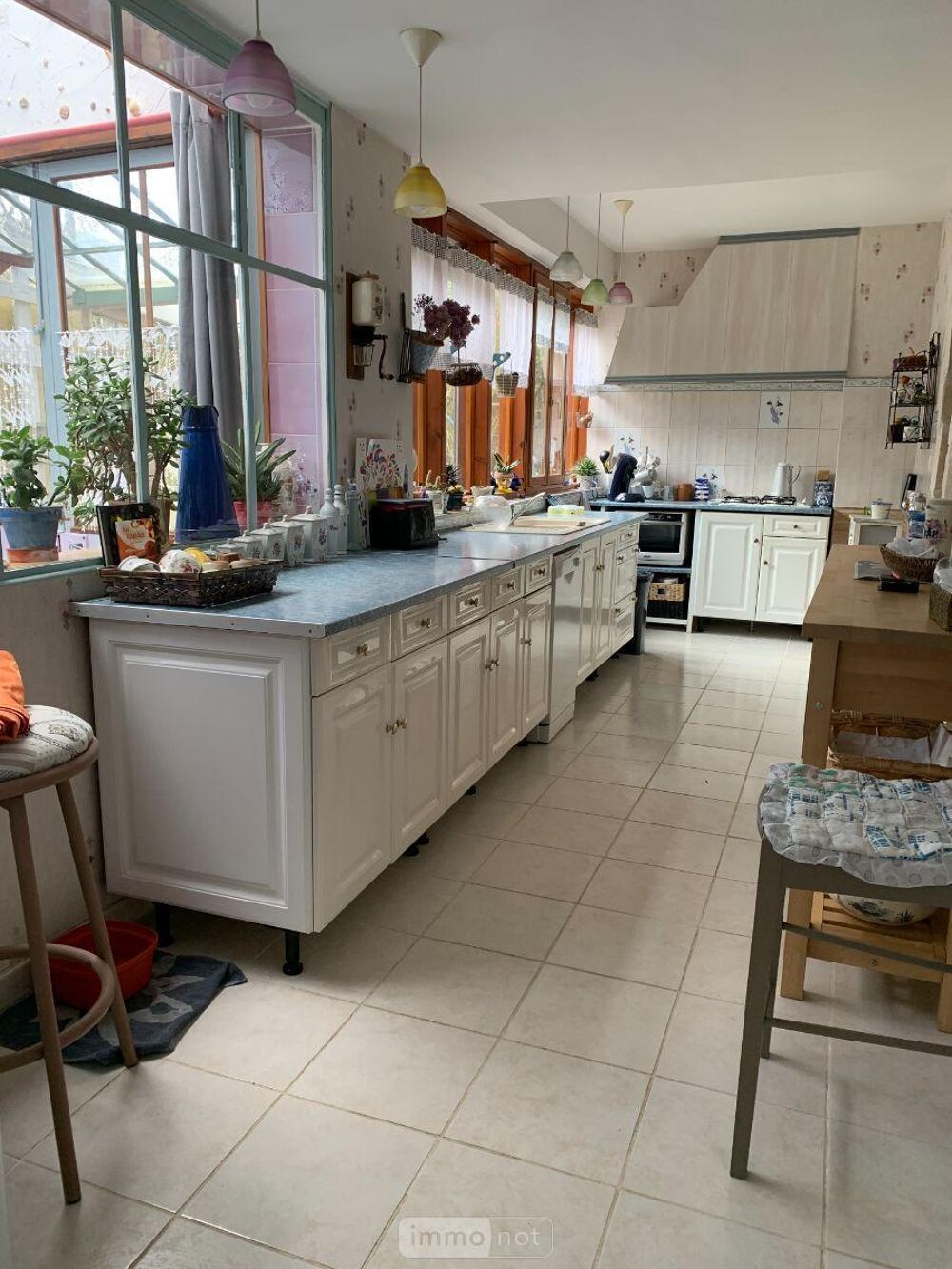 Agréable maison située en centre bourg composée d''une p....
