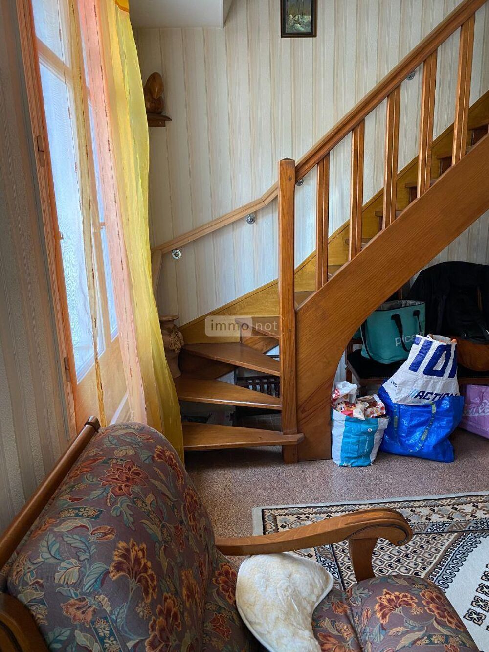 Une maison d''habitation située en centre de bourg, comp....