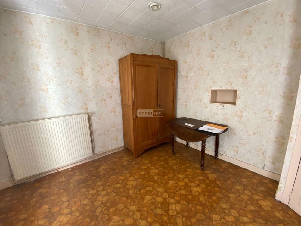 ECUEILLE (36240), dans le centre bourg, une maison à usa....