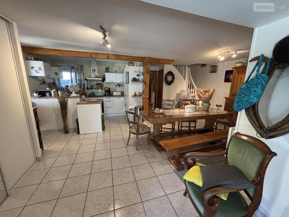 À Vendre - Maison rénovée située sur la commune de CHAZ....