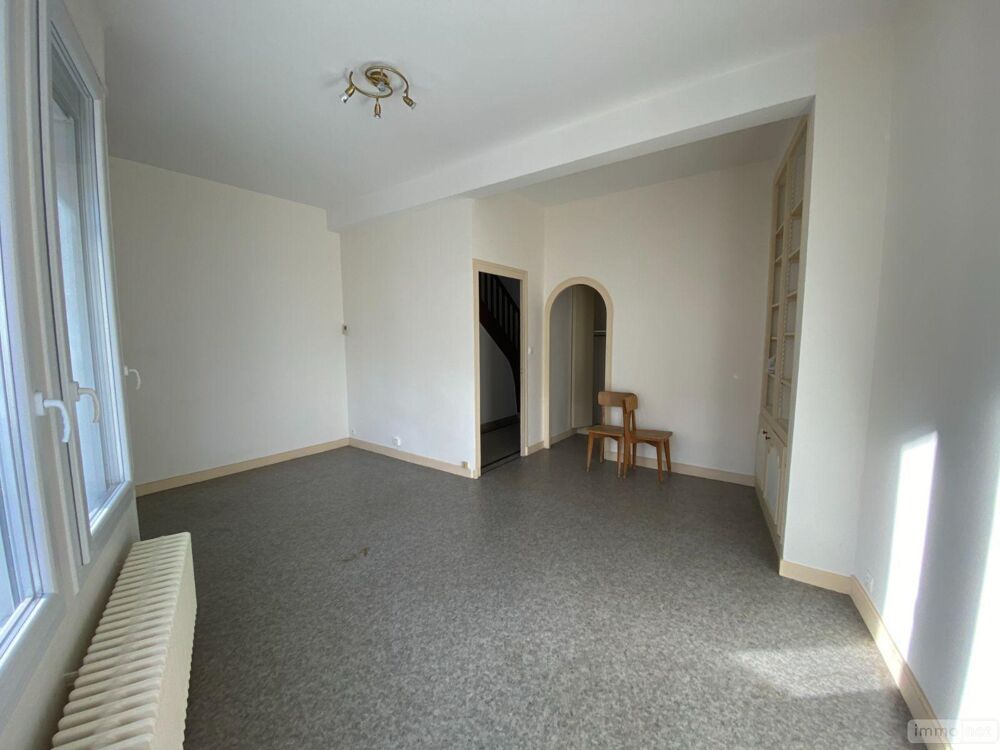 Ensemble immobilier en bon état composé de deux logement....