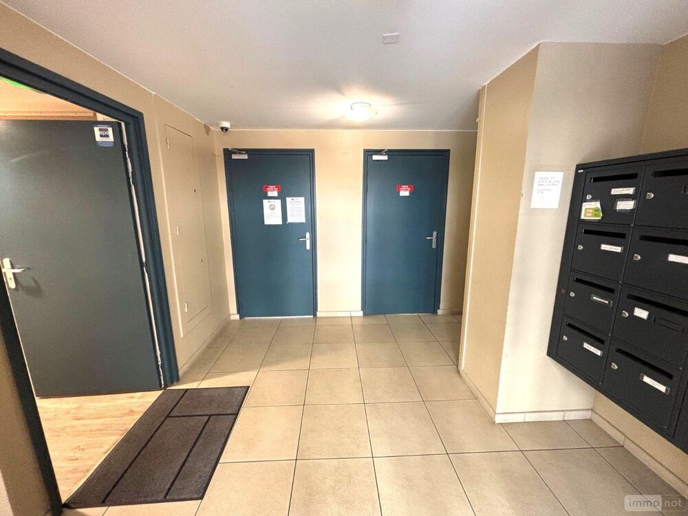  Entreprises Commerces / Vente Commerces - 102 m² Évreux (27000)