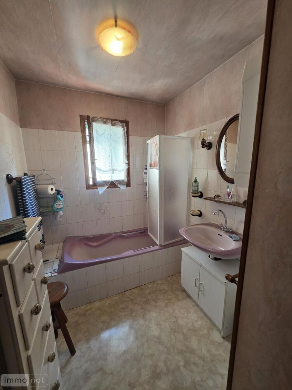 Maison individuelle élevée sur sous-sol complet, dévelop....