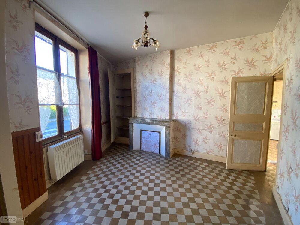 Une maison de bourg à restaurer proche de tous les comme....