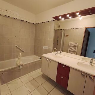  Immeuble � vendre 4 pi�ces 103 m�