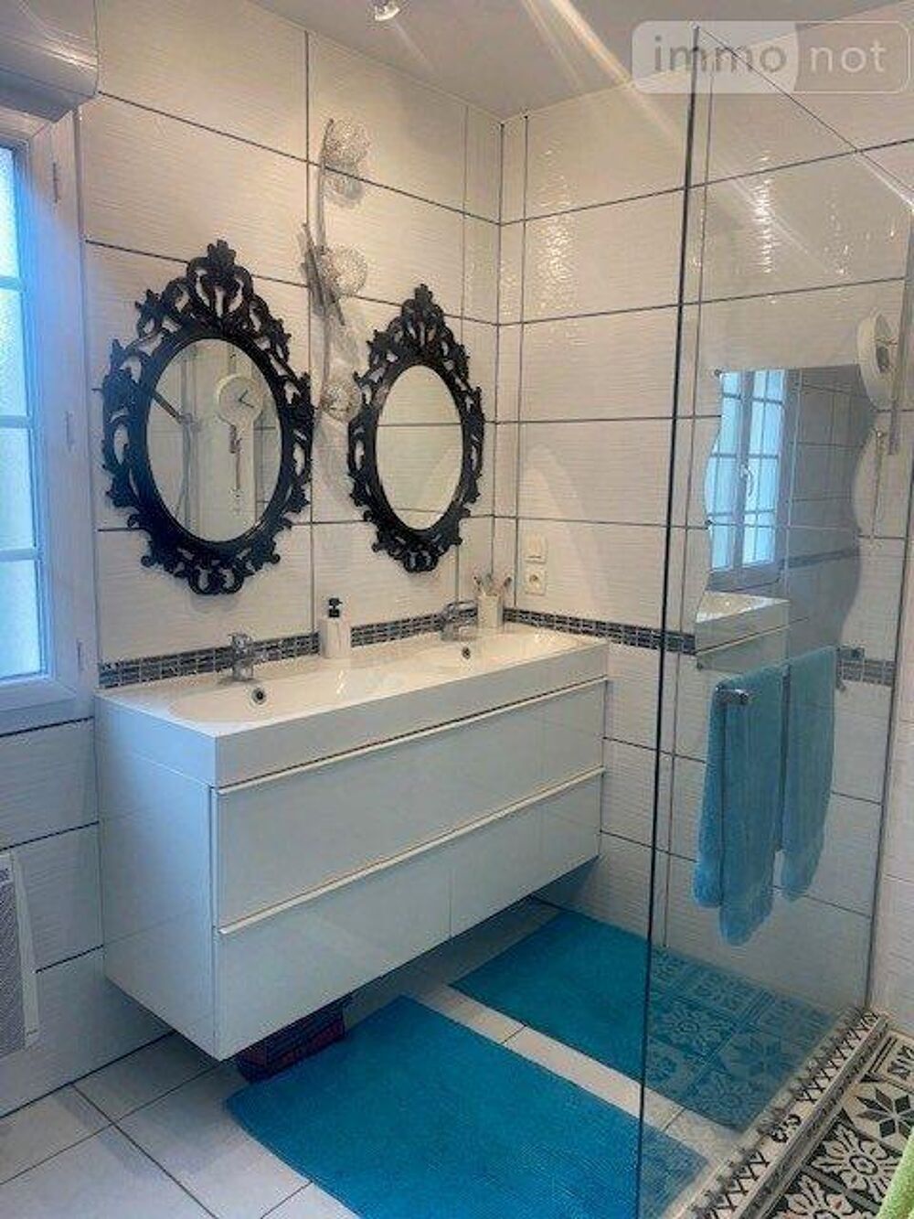Beaucoup de charme pour cette maison de qualité, offrant....