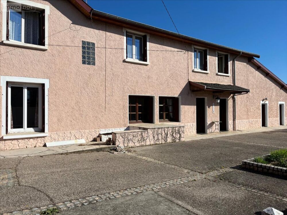 BEYNOST spacieuse maison édifiée sur une parcelle de 790....