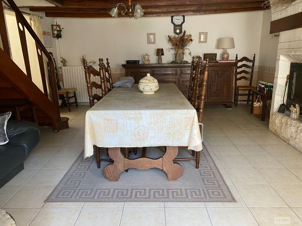 Charmante maison de bourg offrant, au rez-de-chaussée, u....
