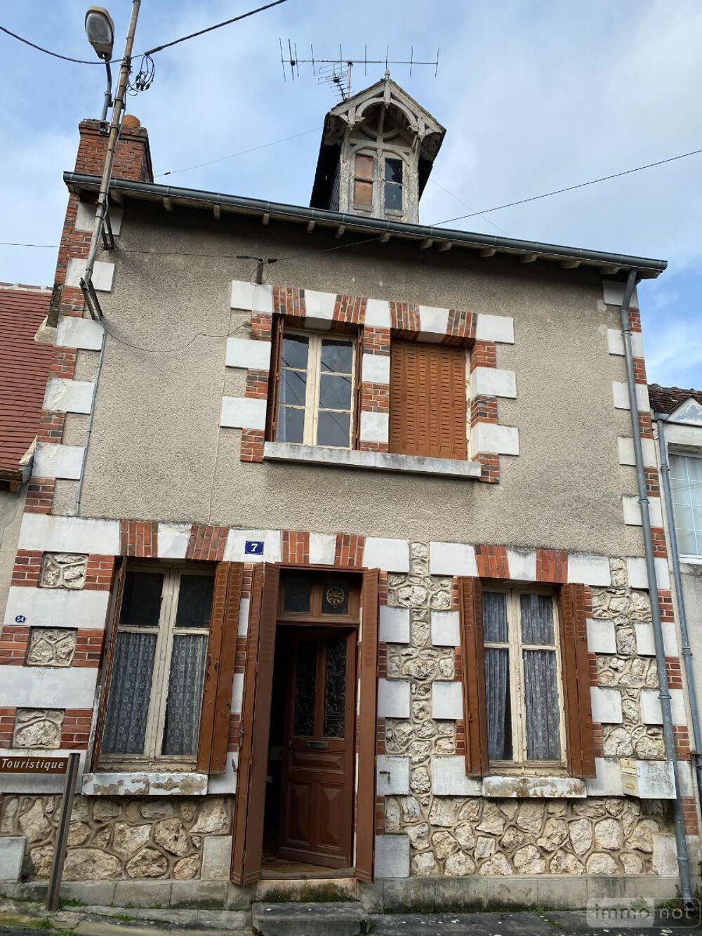 EN CENTRE BOURG DE CHATILLON SUR INDRE N°1//Une m....