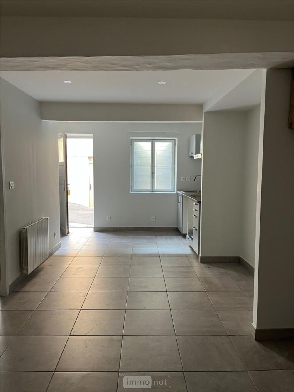 APPARTEMENT situé en rez de chaussée composé d''une cuis....