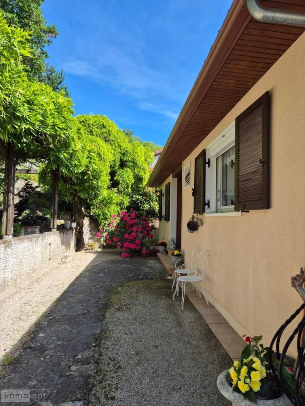 DAGNEUX dans un secteur champêtre bénéficiant d''une vu....