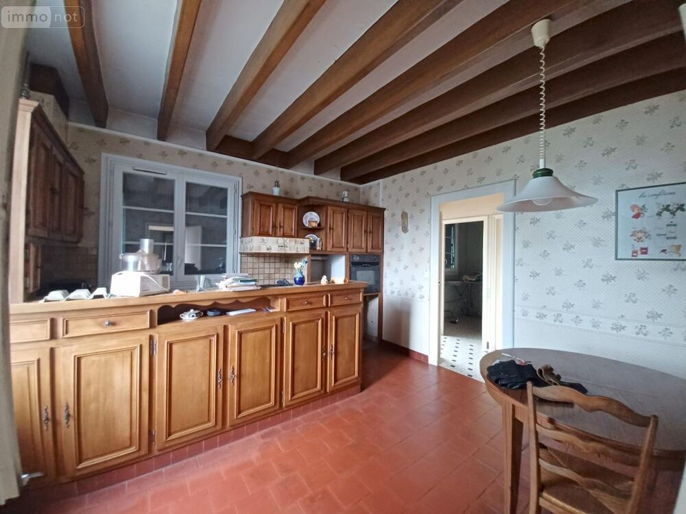 Beaucoup de charme et de potentiel pour cette maison de ....