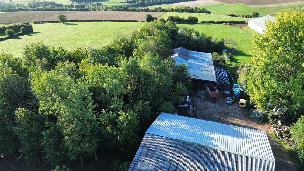 Maison à rénover avec deux hangars agricoles sur 3 835 m....