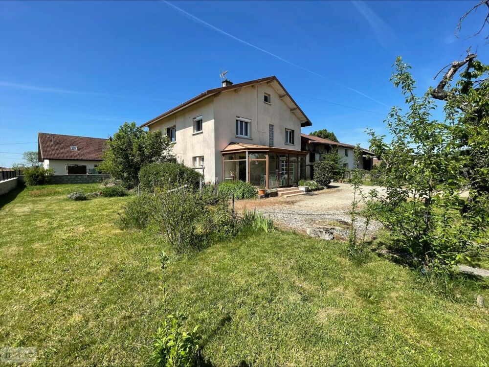 Prox. CENTRE VILLAGE Grande maison d''habitation ann....