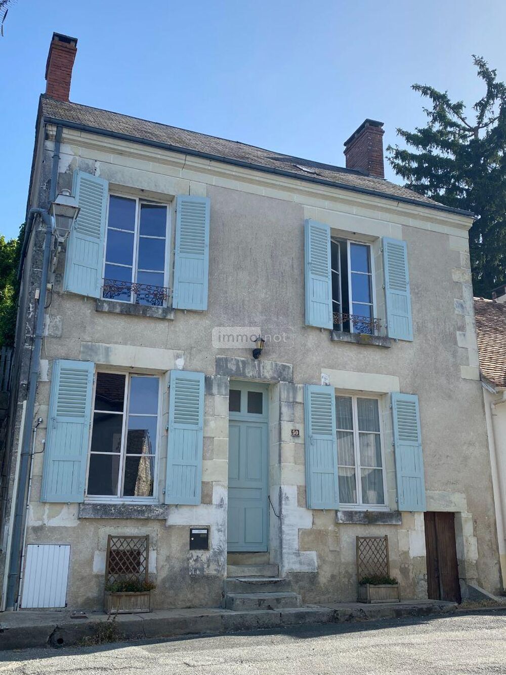 Agréable maison de village comprenant : - Au rez de c....