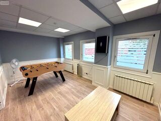  Entreprises Commerces / Vente Commerces - 102 m² Évreux (27000)