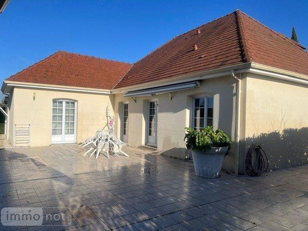 Beaucoup de charme pour cette maison de qualité, offrant....