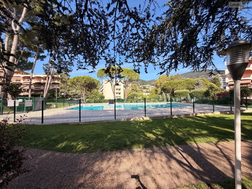 Dans une Résidence recherchée, avec piscine, un studio e....