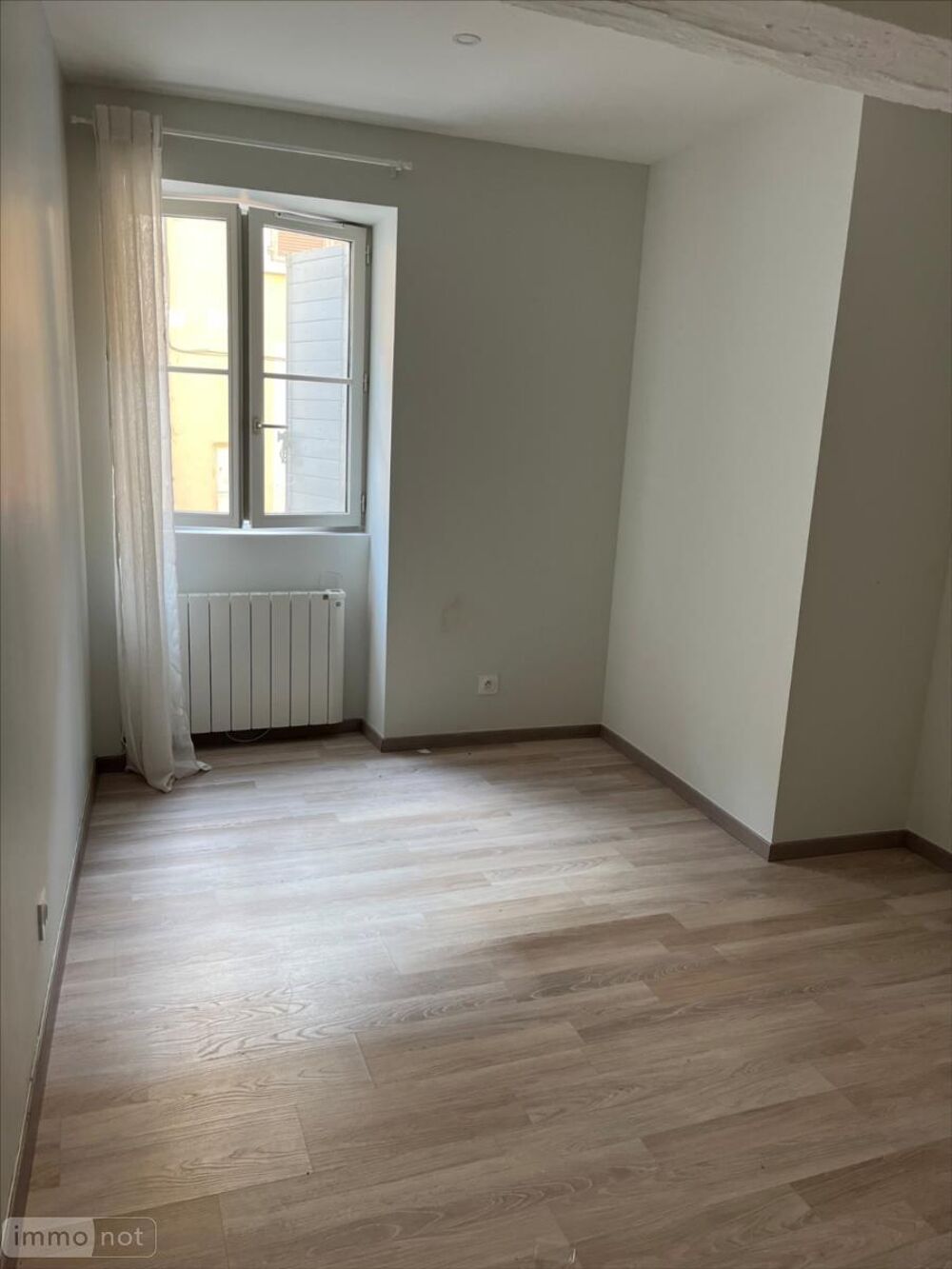 APPARTEMENT situé en rez de chaussée composé d''une cuis....