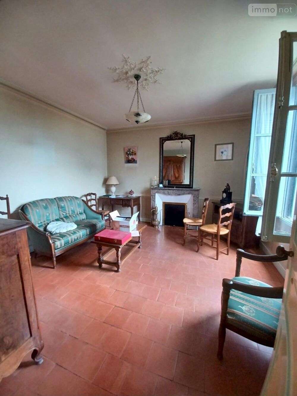 Beaucoup de charme et de potentiel pour cette maison de ....