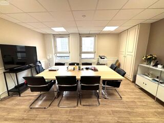  Entreprises Commerces / Vente Commerces - 102 m² Évreux (27000)