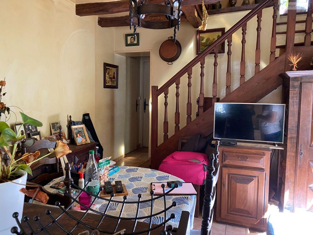 Beaucoup de charme pour cette maison ancienne composée d....