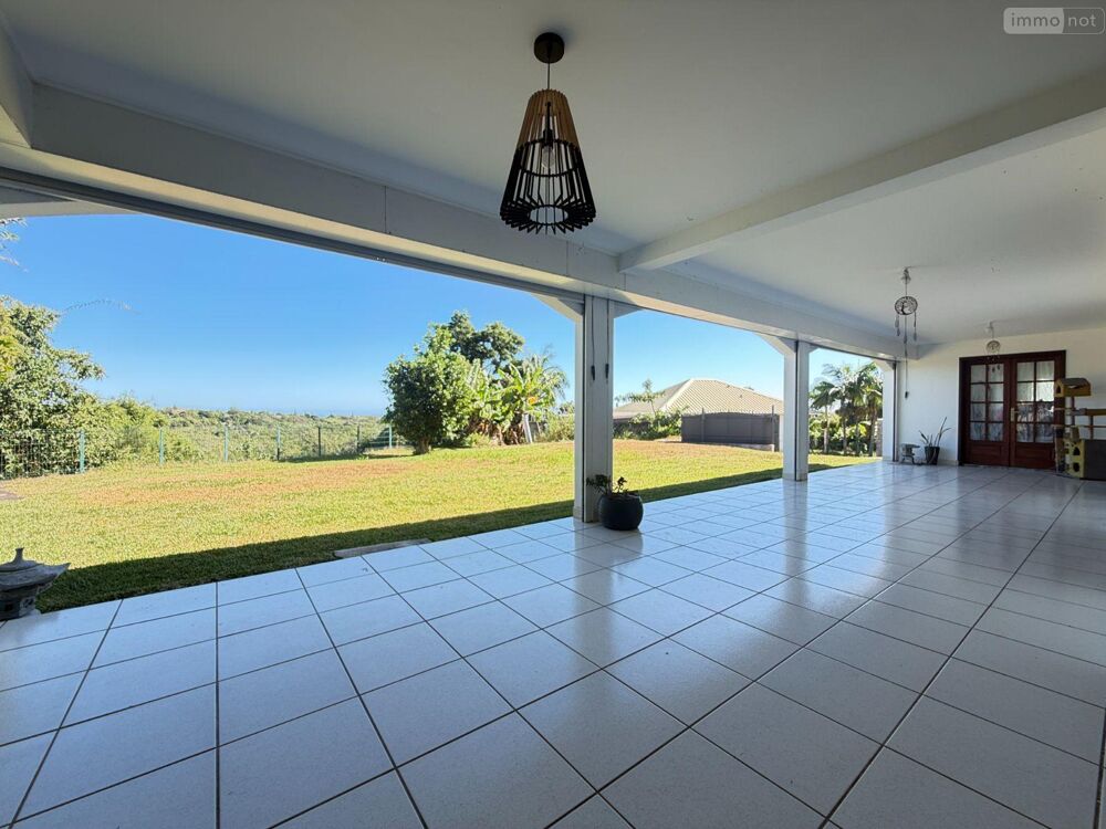 Ruisseau Blanc, Beaucoup de potentiel pour cette maison ....
