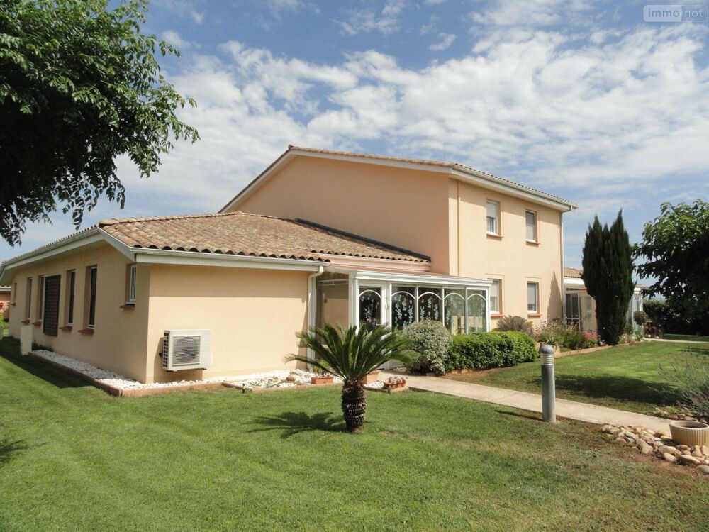 EN EXCLUSIVITE RESIDENCE LES SENORIALES proche de toutes....