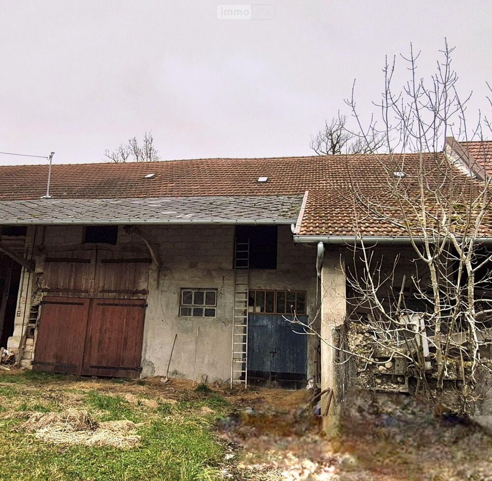 Grange d''environ 130 m² au sol, mitoyenne à l''Est et à....