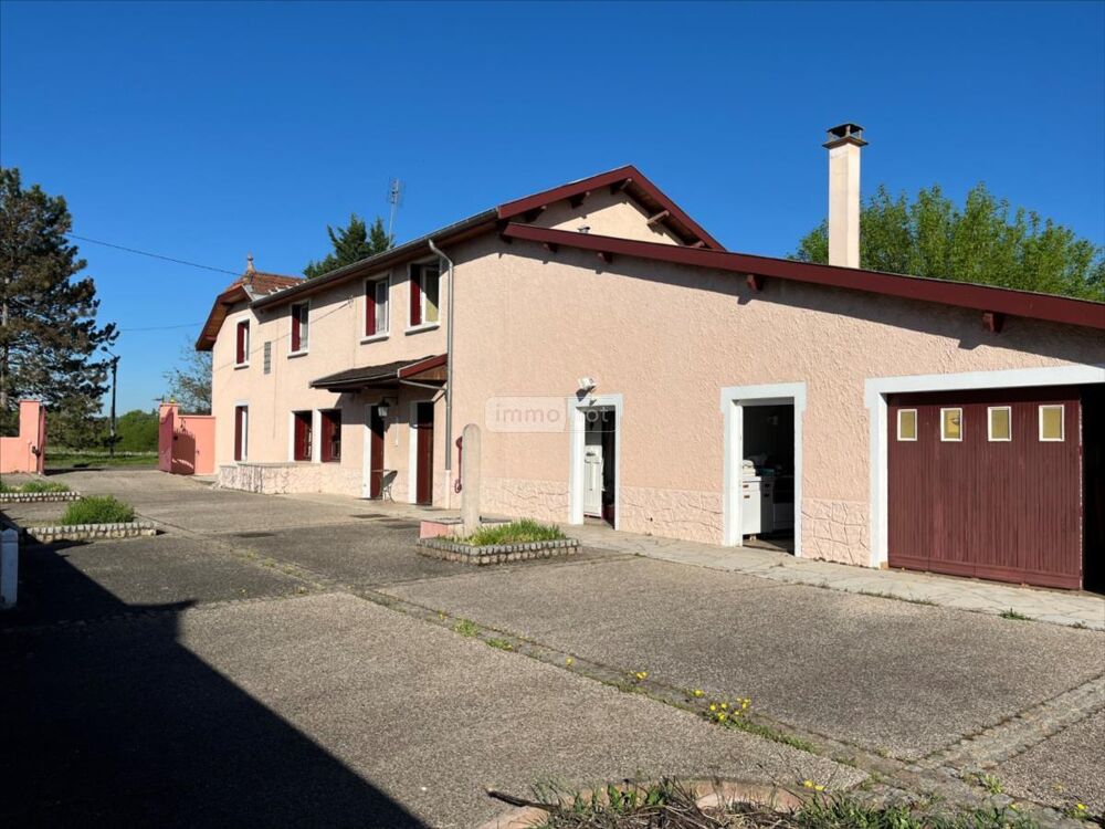 BEYNOST spacieuse maison édifiée sur une parcelle de 790....
