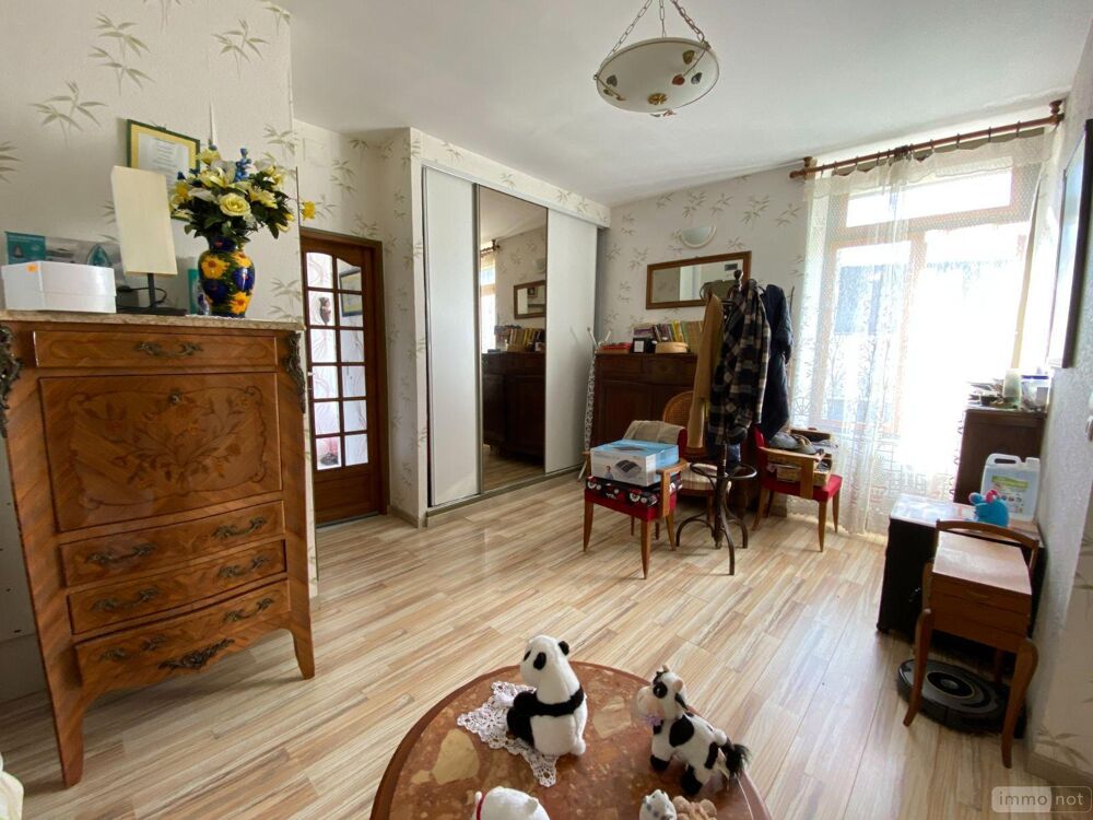 SAINT GENOU (36500), une maison d''habitation d''une sup....