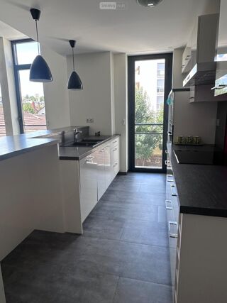  Appartement à louer 4 pièces 125 m²