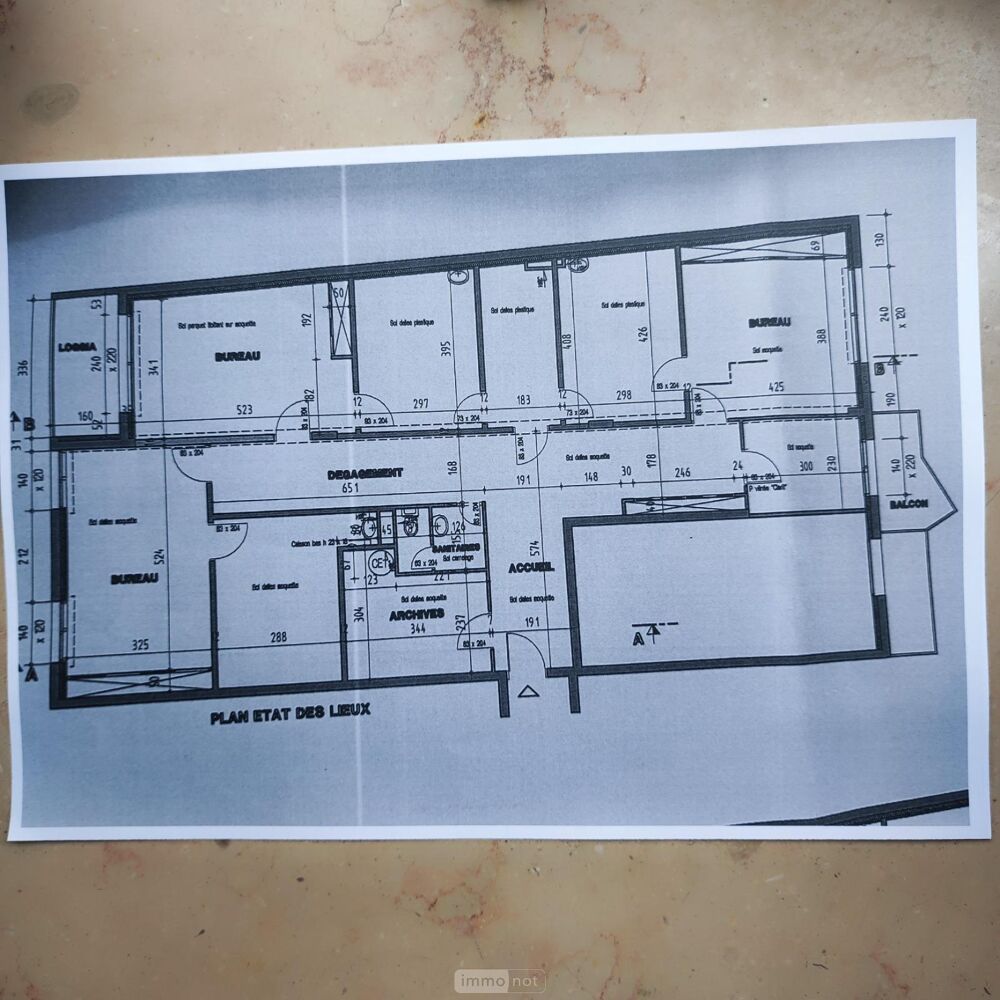   Entreprises Commerces / Vente Commerces - 150 m² 