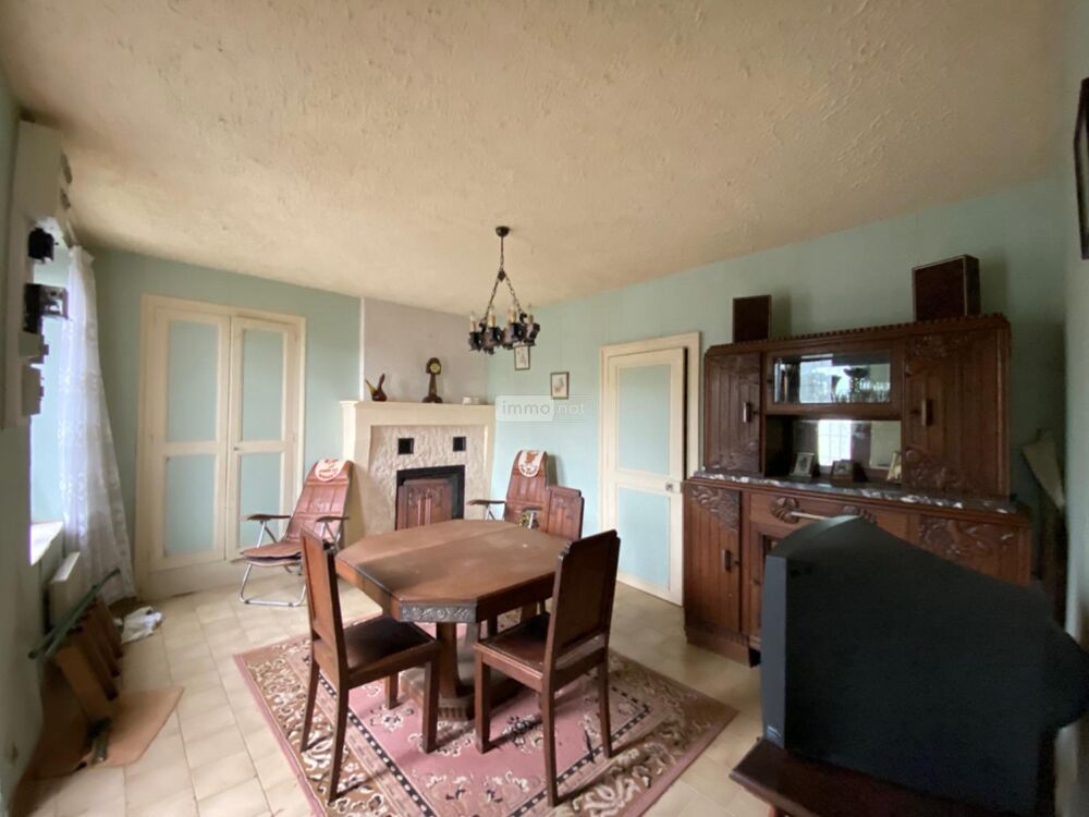 Charmante maison de bourg mitoyenne, habitable en l''éta....