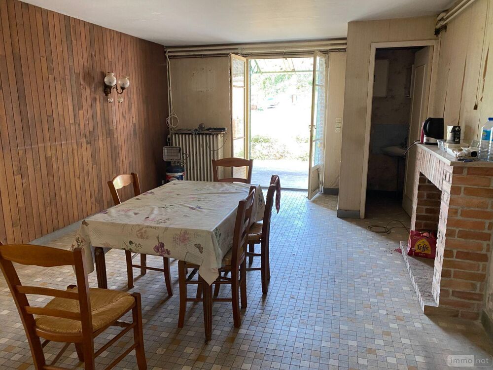 Maison ancienne avec dépendances, composée : D''une c....