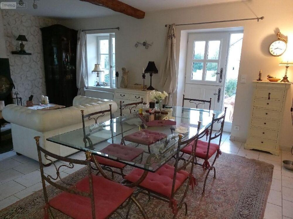 PLUS DE 2 HECTARES DE TERRAIN - MAISON PRINCIPALE - 4 AP....