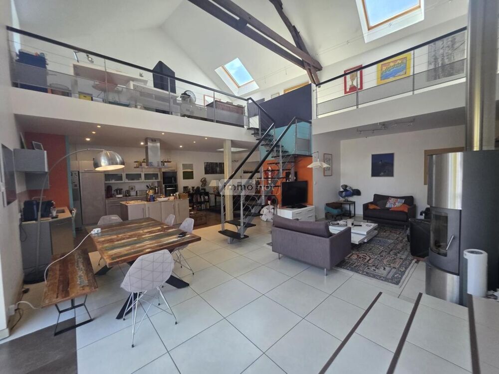 Charmante ferme rénovée avec piscine  260 m² habitables....