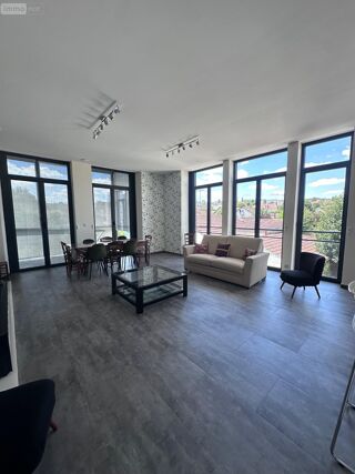  Appartement à louer 4 pièces 125 m²