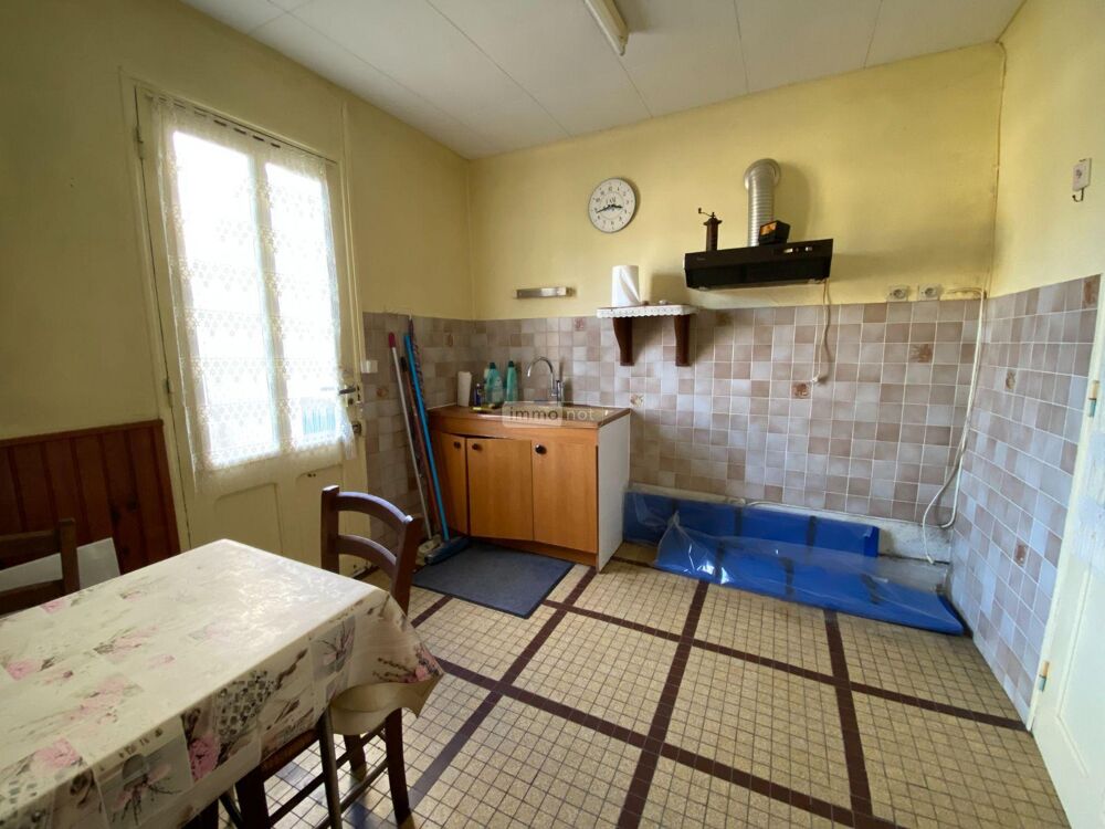 VILLEDIEU SUR INDRE (36320), dans quartier calme, une ma....