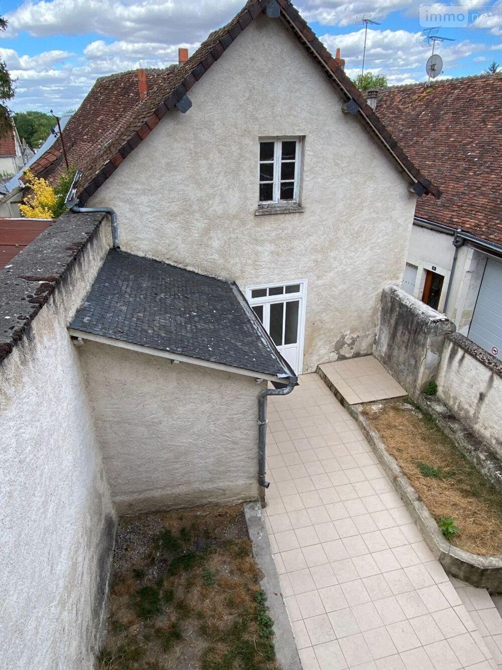 Maison idéalement située en plein coeur du bourg, à prox....