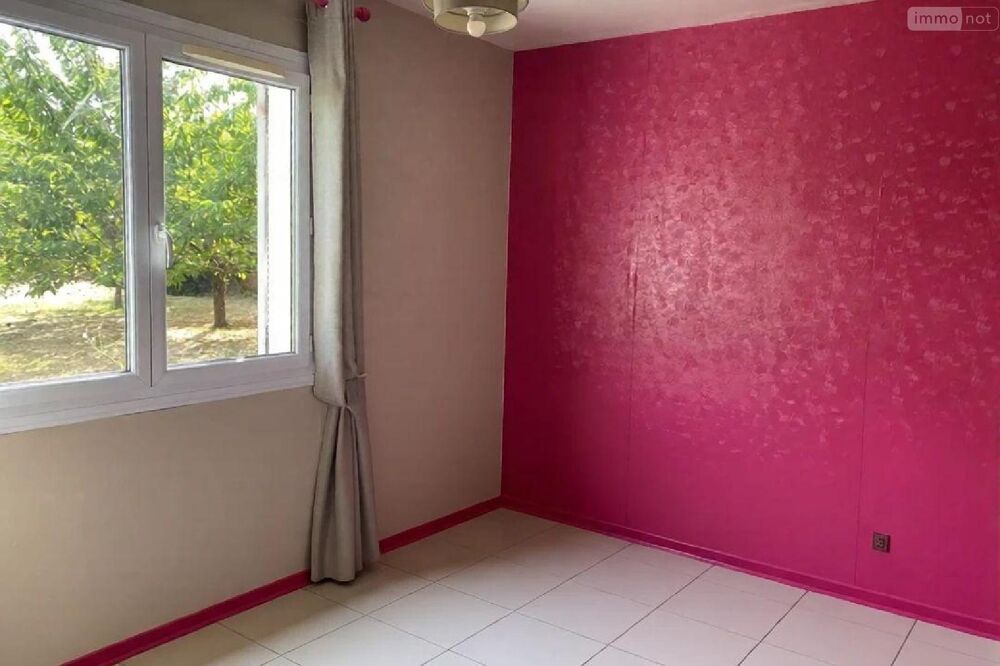 Pavillon sur sous-sol avec grand terrain de 3 375 m² :<b....