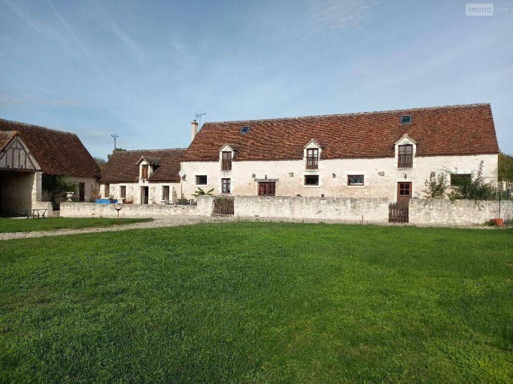 PLUS DE 2 HECTARES DE TERRAIN - MAISON PRINCIPALE - 4 AP....