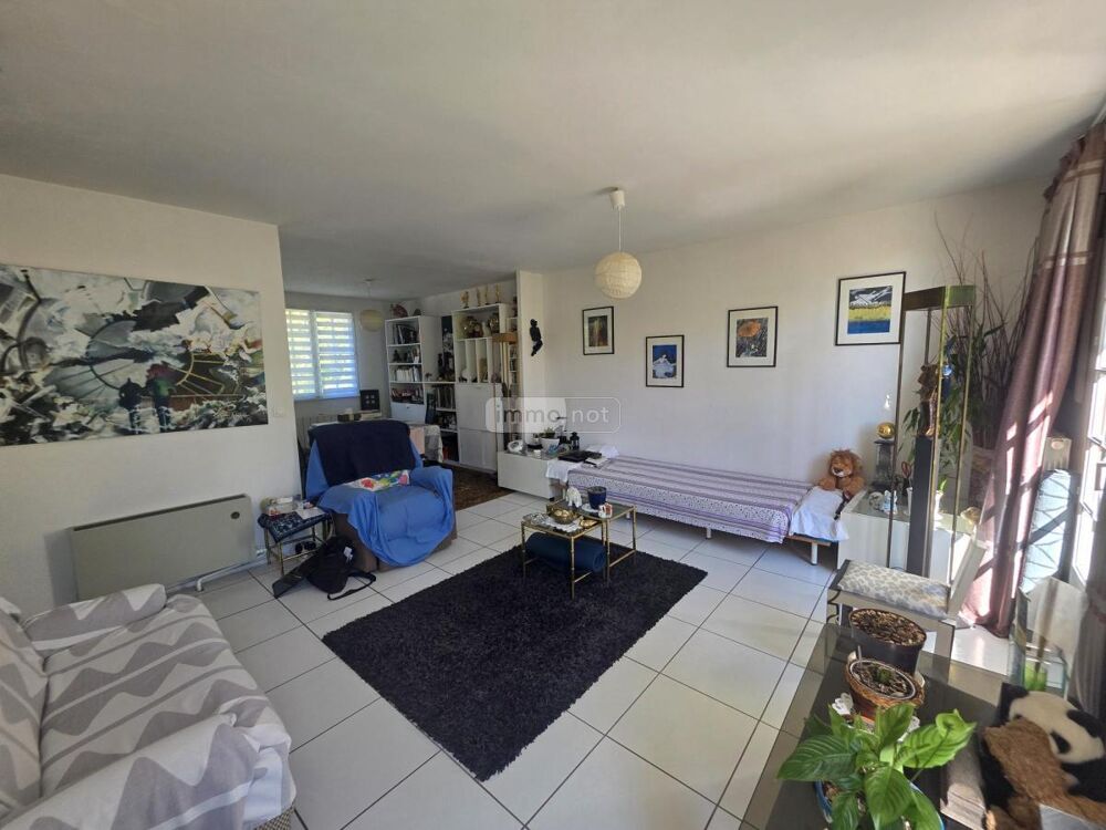 Maison de plain-pied de 89 m², implantée sur un terrain ....