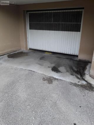  Parking / Garage à louer 10 m²