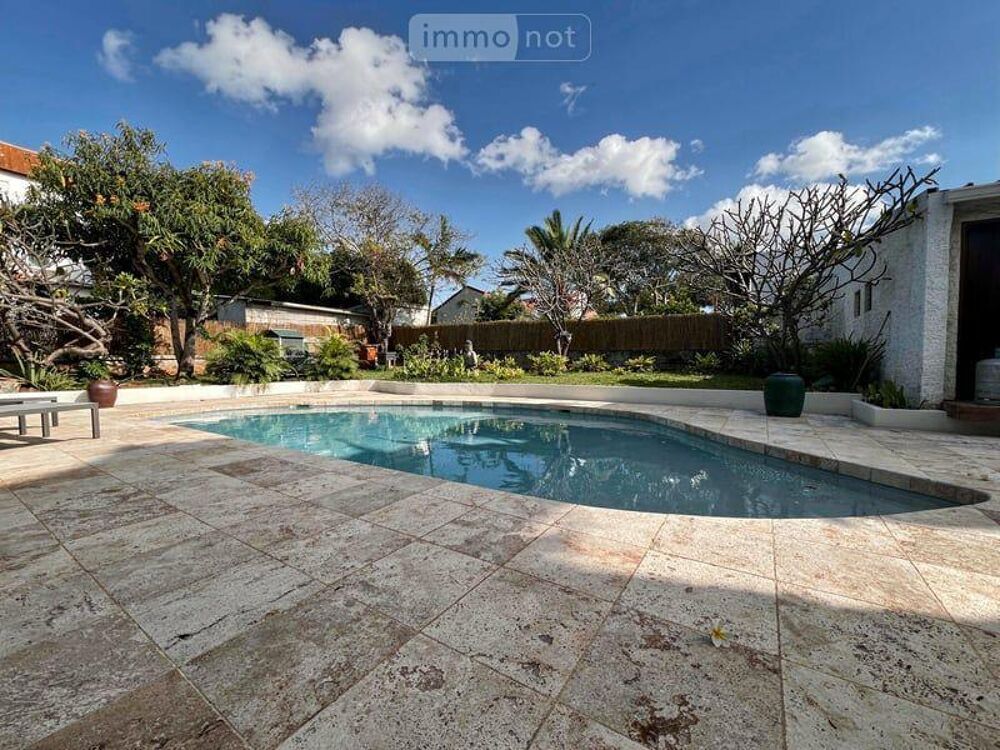 vente Maison - 6 pièce(s) - 177 m² Saint-Pierre (97410)