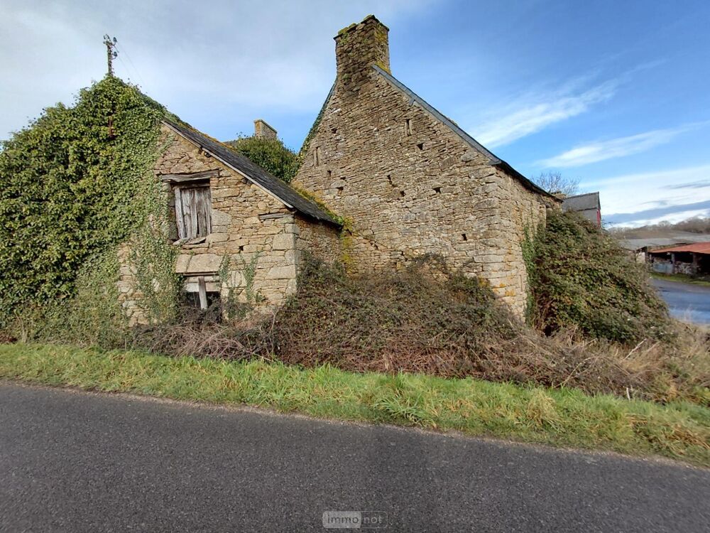 Une maison individuelle en pierre couverte sous ardoises....