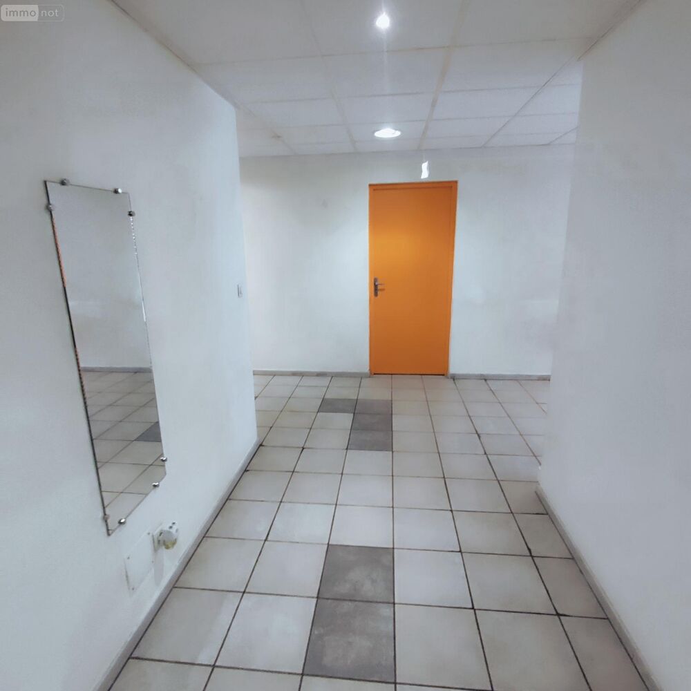   Entreprises Commerces / Vente Commerces - 150 m² 
