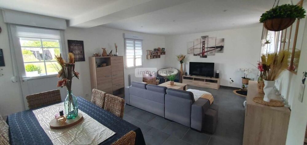 ENSEMBLE IMMOBILIER , constitué de deux habitations dont....